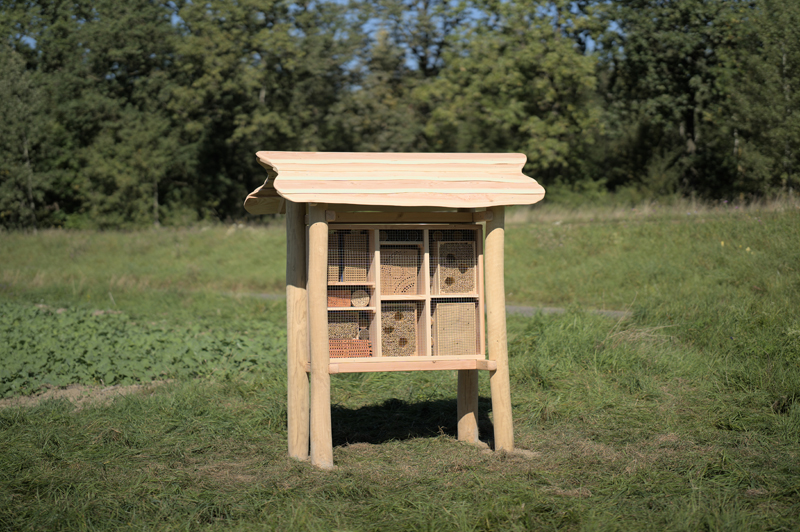 Handgefertigtes Wildbienenhaus